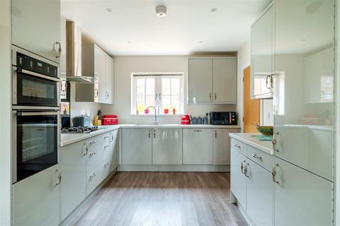 35 Bailey Road, Rowland's Castle, PO9 6BF
