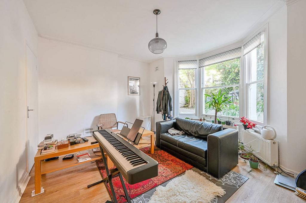 Devonport Road, Shepherd's Bush, London, W12 1 bed flat £1,850 pcm (£