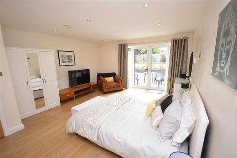 5 bedroom bungalow for sale - Holly Lane, Marston Green, Birmingham, West Midlands, B37