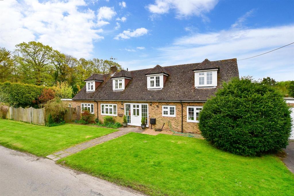 Cottingham Avenue, Horsham, West Sussex 5 bed bungalow - £850,000