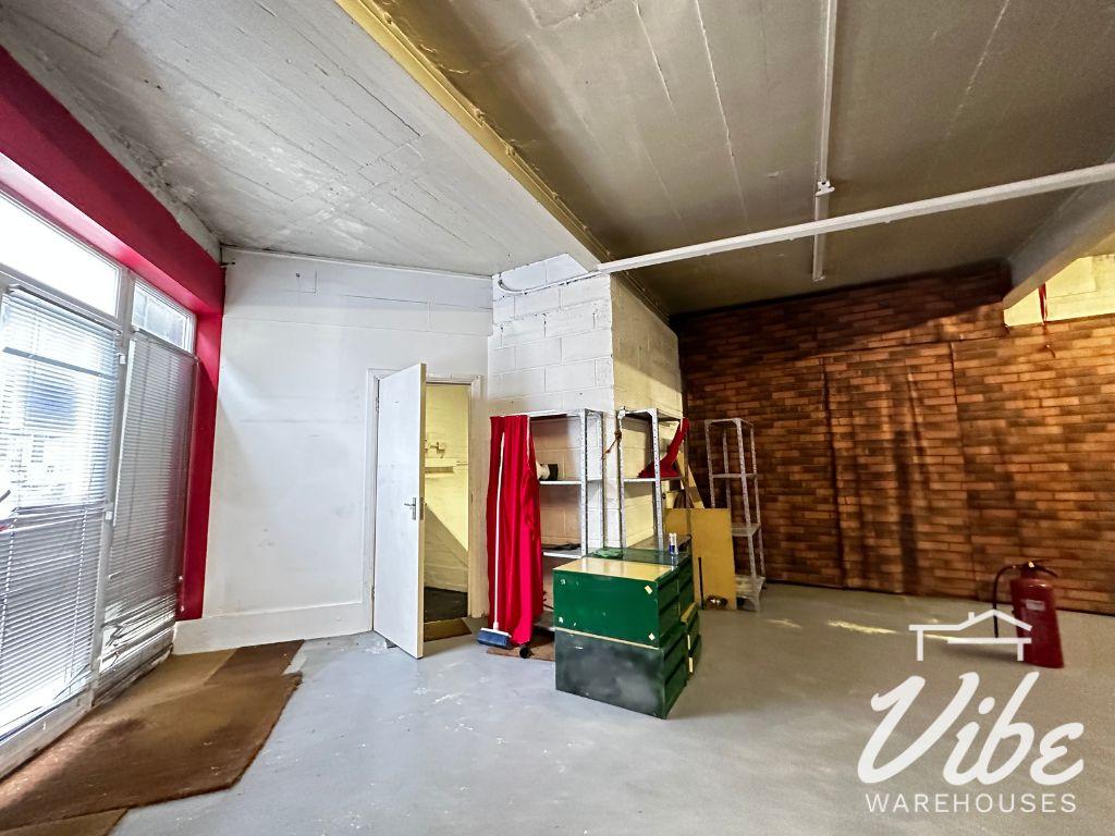 Alston Road, EN5 Industrial unit £1,375 pcm (£317 pw)