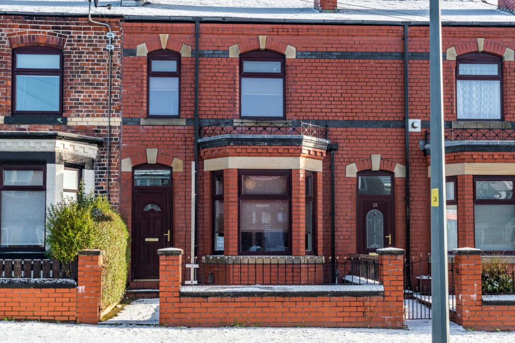 Woodhouse Lane, Springfield, Wigan... 2 bed terraced house £695 pcm