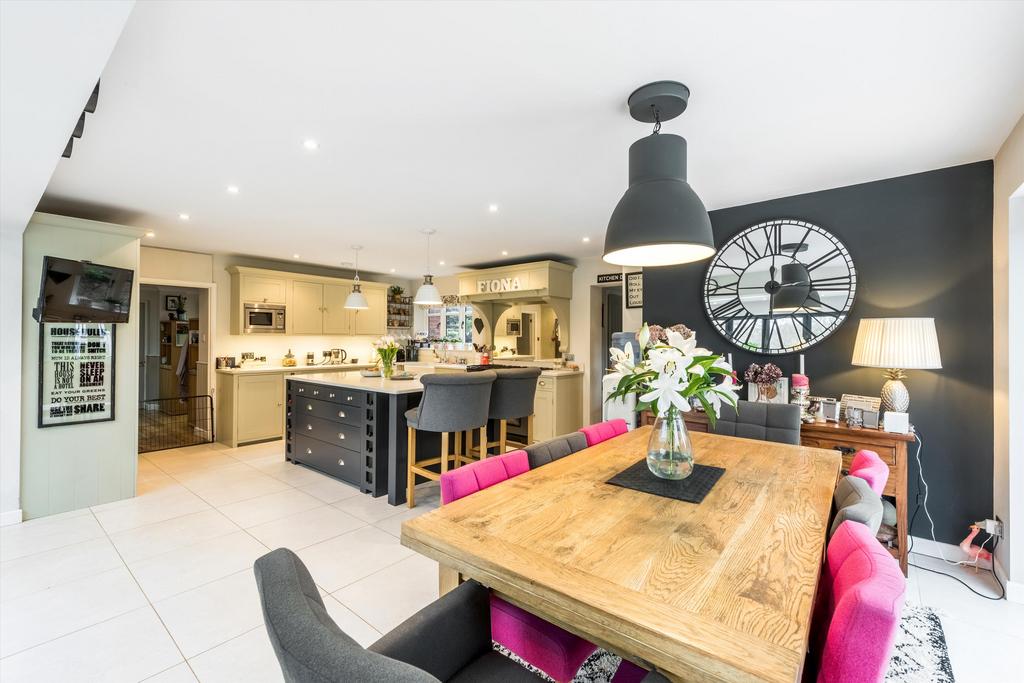 Hartfield Road, Forest Row, East Sussex, RH18 5 bed detached house for