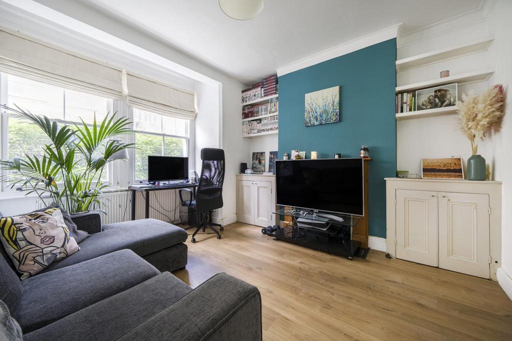 Lurline Gardens, Battersea 2 bed for sale £675,000