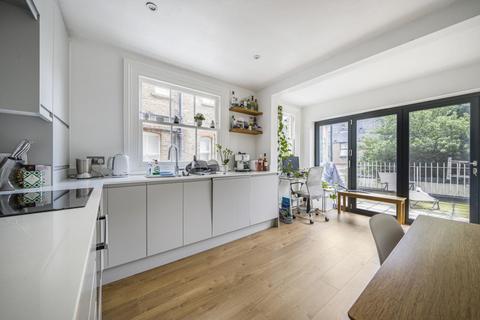 45a Lurline Gardens, London, SW11 4DD