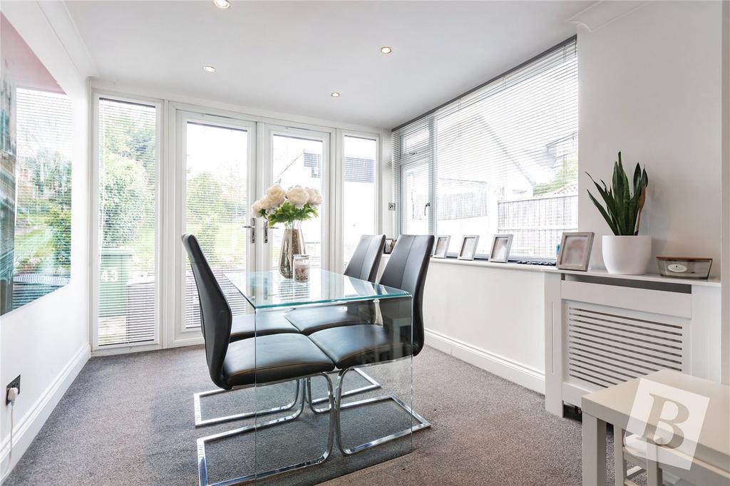 Cranham Gardens, Upminster, RM14 2 bed bungalow for sale £475,000