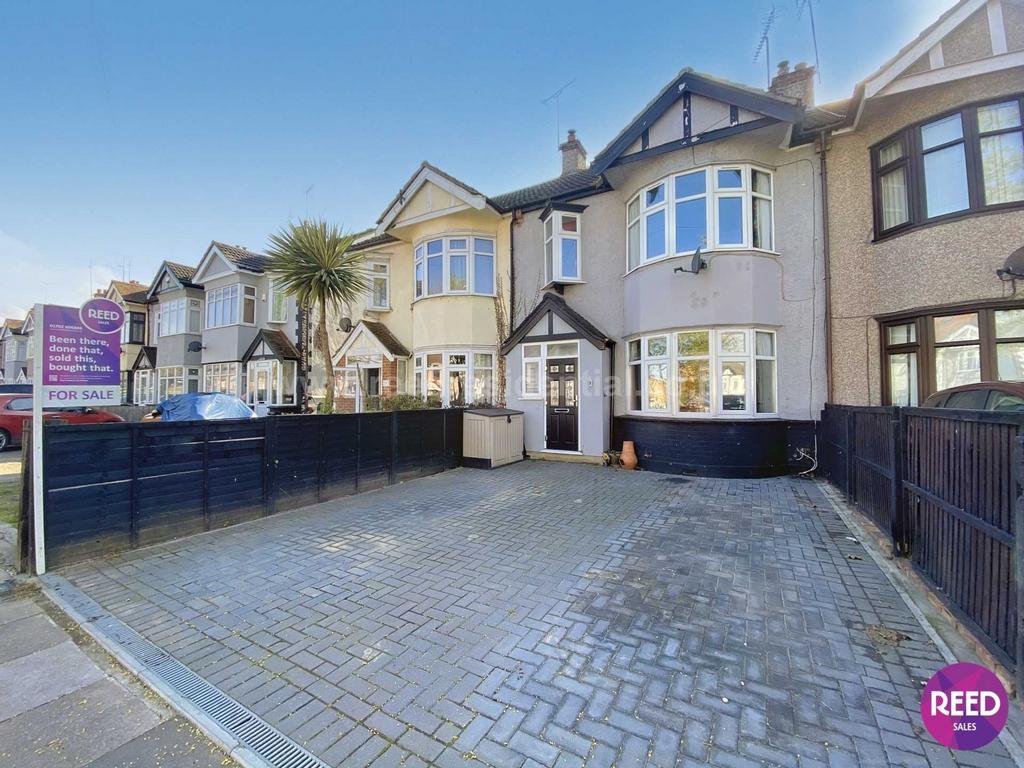 Bridgewater Drive, Westcliff On Sea 3 bed terraced house for sale £