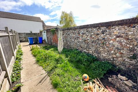 3 bedroom terraced house to rent, Lowestoft, NR32