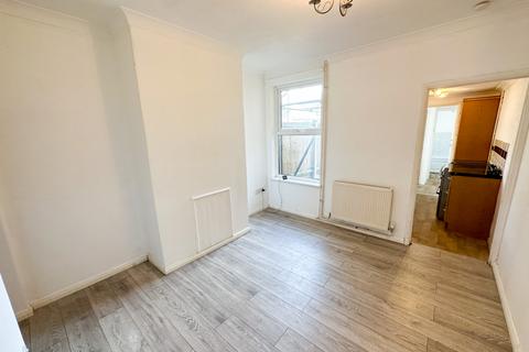 3 bedroom terraced house to rent, Lowestoft, NR32