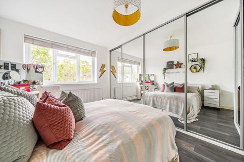 27b Cedars Road, Hampton Wick, Kingston Upon Thames, KT1 4BG
