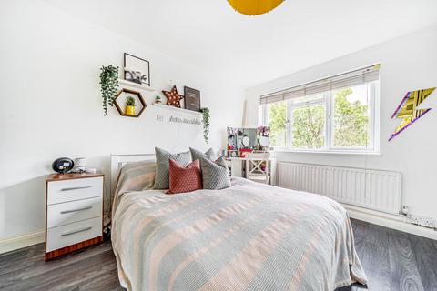 27b Cedars Road, Hampton Wick, Kingston Upon Thames, KT1 4BG