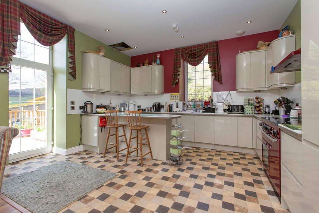 Navitie House, Ballingry, Lochgelly, KY5 8LR 8 bed detached house for