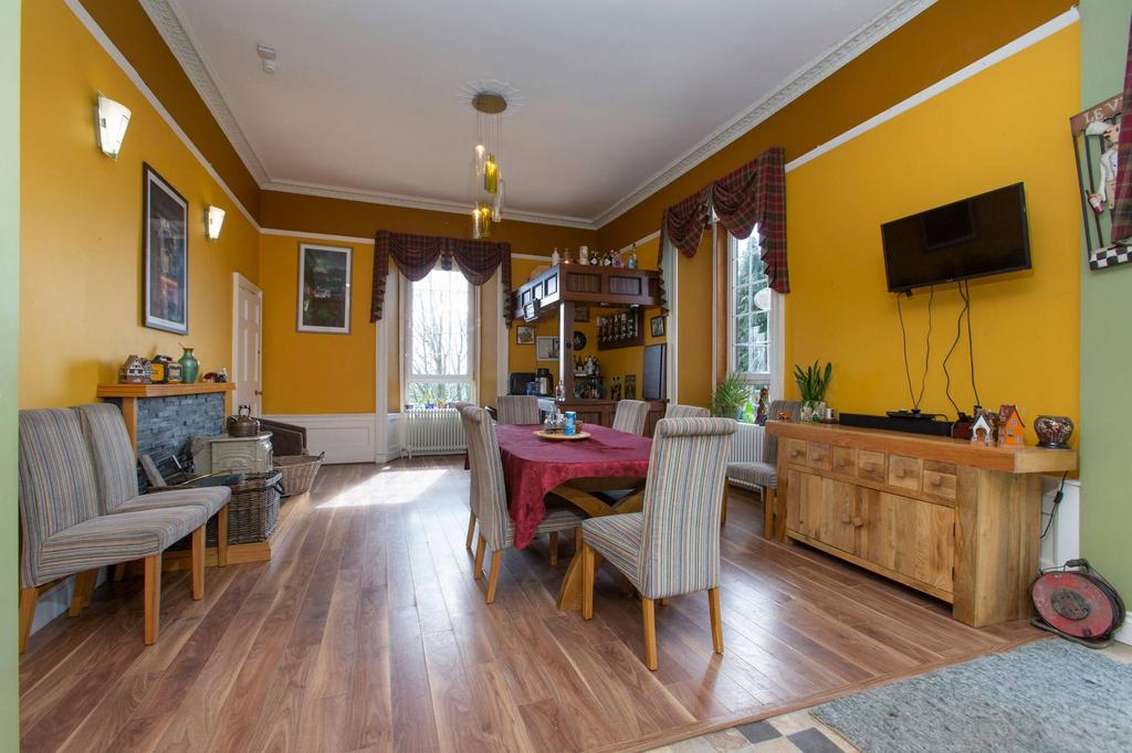 Navitie House, Ballingry, Lochgelly, KY5 8LR 8 bed detached house for