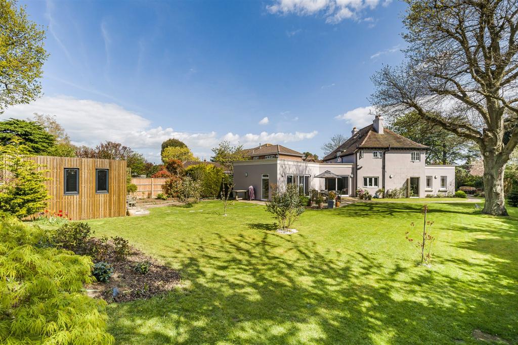 St. Catherines Road, Hayling Island, PO11 4 bed detached house for sale