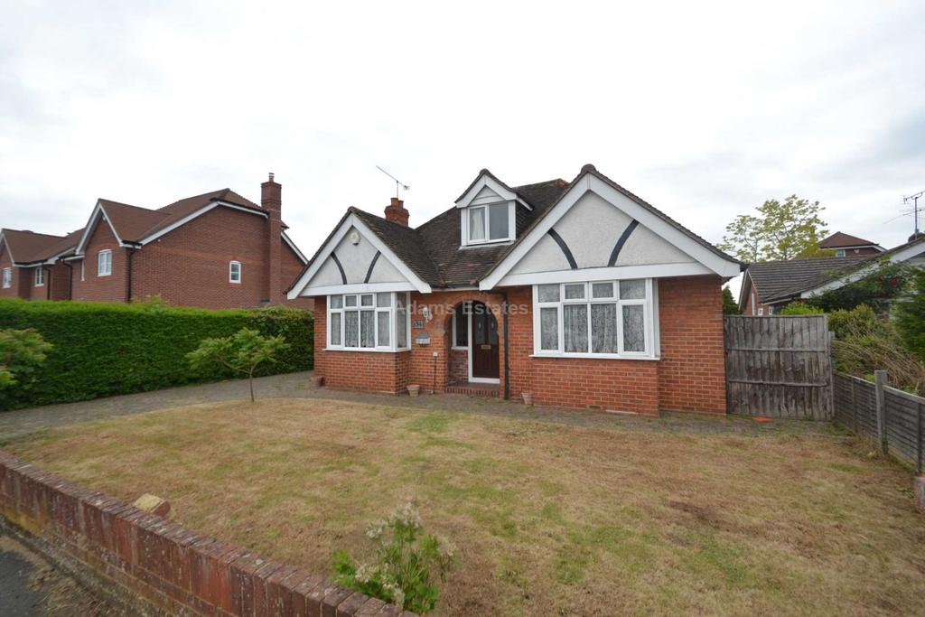 Hilltop Road, Reading 3 bed detached house £1,900 pcm (£438 pw)
