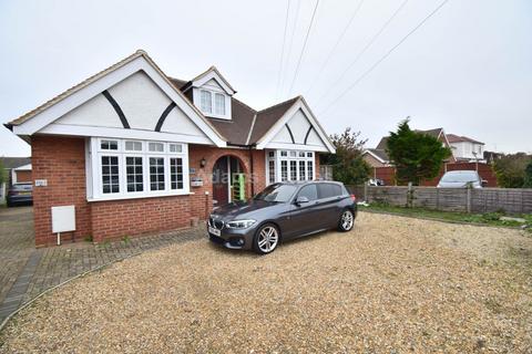 3 bedroom detached house to rent, Hilltop Road, Reading