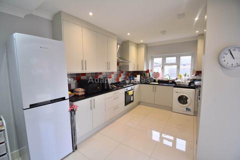 3 bedroom detached house to rent, Hilltop Road, Reading