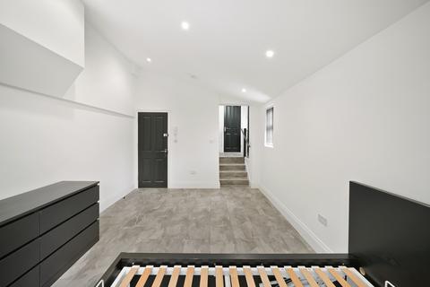 Duplex to rent, York Road, Ilford, IG1