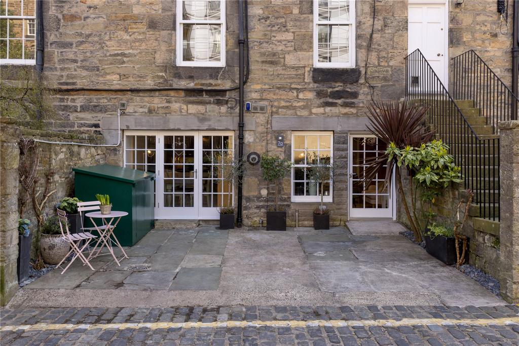 Cumberland Street North West Lane, New Town, Edinburgh, EH3 3 bed