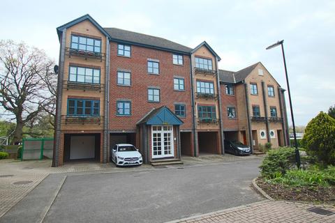 18 Riverdene Place, Southampton, SO18 1UG