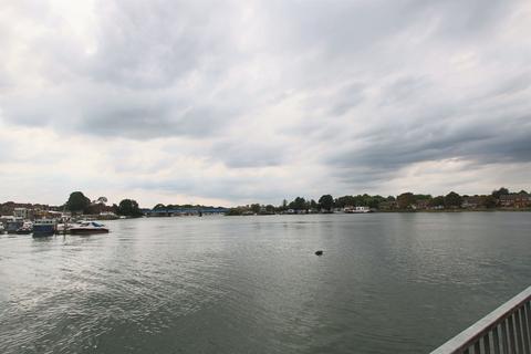 18 Riverdene Place, Southampton, SO18 1UG