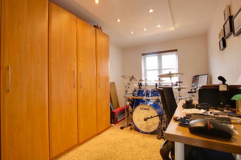 18 Riverdene Place, Southampton, SO18 1UG