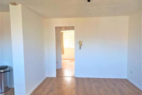 1 bedroom flat to rent, Gartons Close, En3