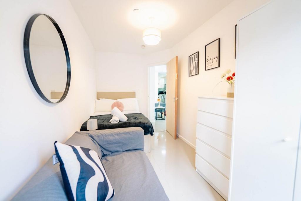 Apartment in Cardiff - View 3