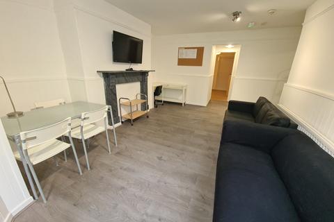 2 bedroom flat to rent, Regent Park Terrace, Leeds