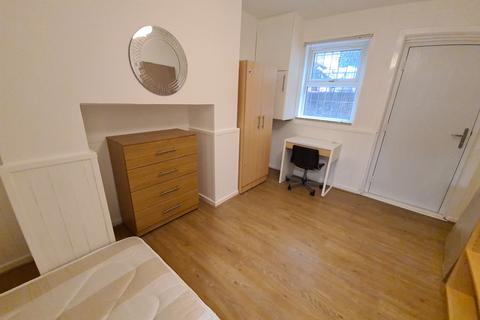 2 bedroom flat to rent, Regent Park Terrace, Leeds