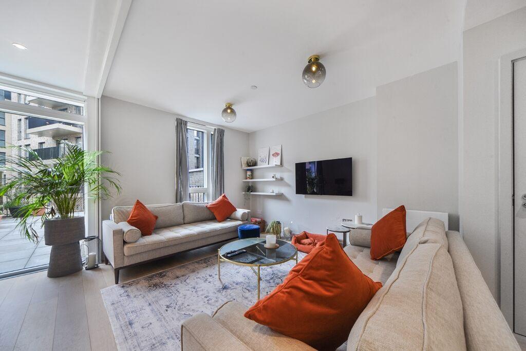 Villiers Gardens, London E20 5 bed townhouse - £1,350,000