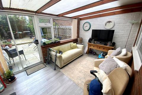 8 Beaumont Drive, Northampton, NN3 8PE