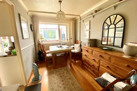 8 Beaumont Drive, Northampton, NN3 8PE