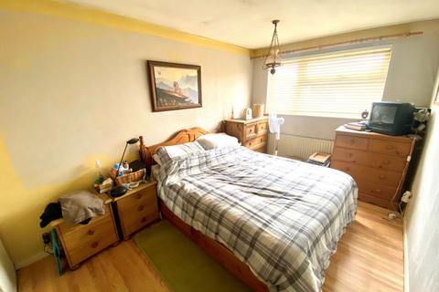 8 Beaumont Drive, Northampton, NN3 8PE
