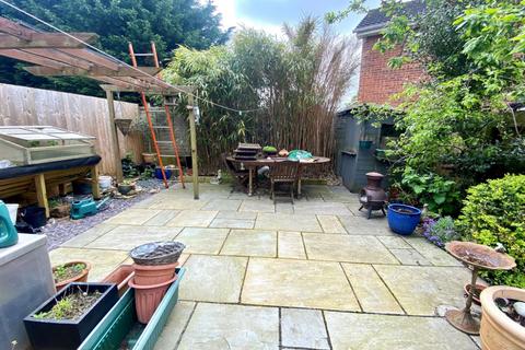 8 Beaumont Drive, Northampton, NN3 8PE