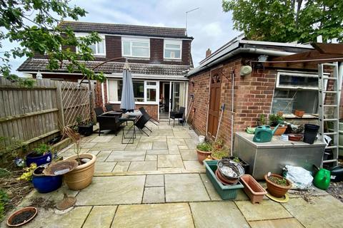 8 Beaumont Drive, Northampton, NN3 8PE