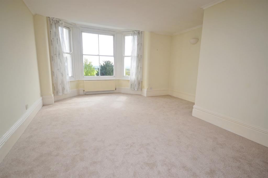 Lower Street, Pulborough, RH20 2 bed flat to rent £975 pcm (£225 pw)