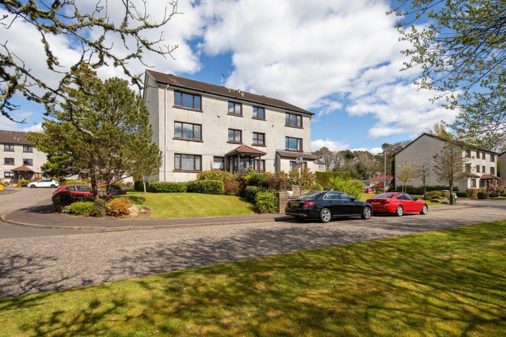 Buchanan Drive, Newton Mearns 2 bed flat for sale £160,000