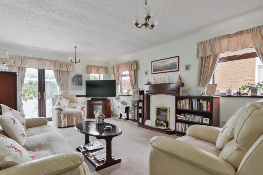Golf Links Road, Hull, HU6 8RE 2 bed semidetached bungalow for sale £175,000