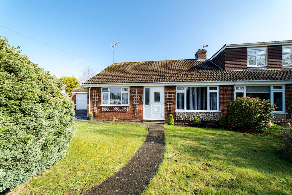 Nightingale Close, Chartham Hatch, CT4 3 bed semidetached bungalow for