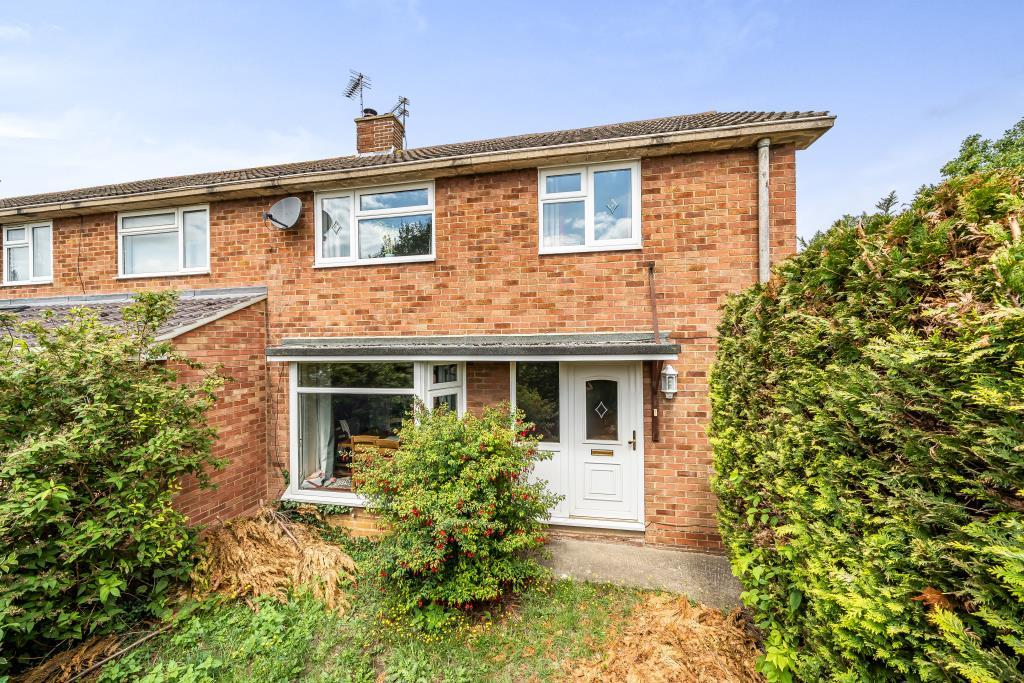 Oakfield Road, Aylesbury, HP20 3 bed end of terrace house for sale £300,000