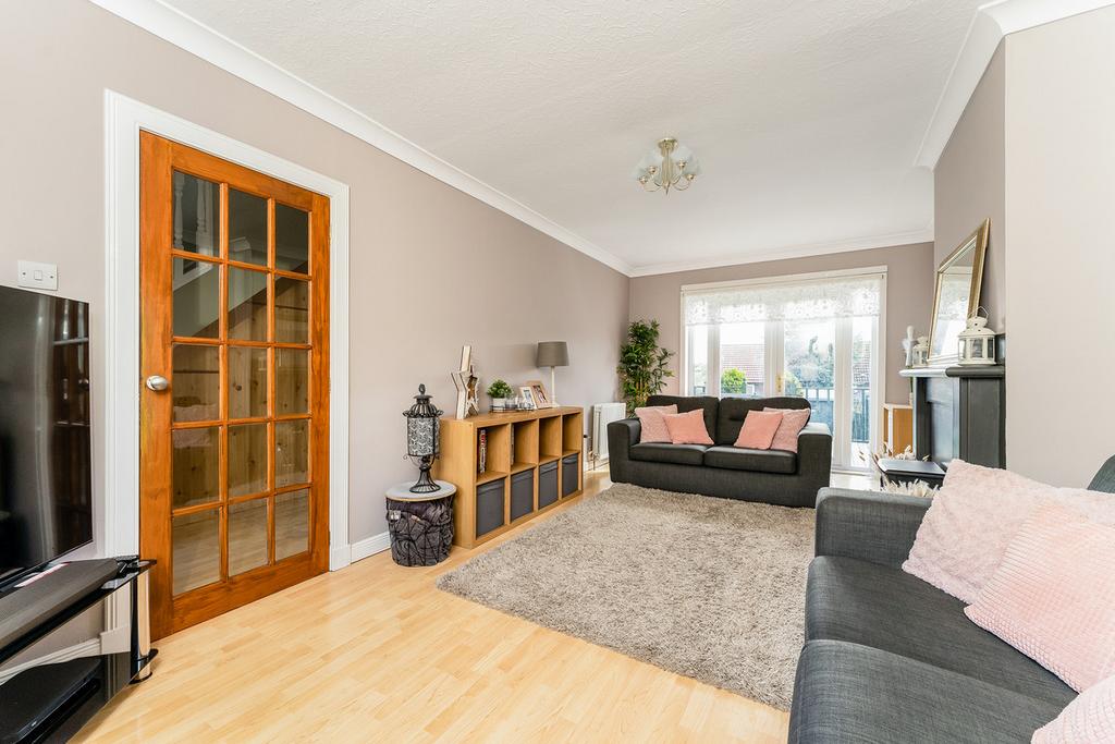 Cawdor Crescent, Kirkcaldy, KY2 2 bed end of terrace house £94,950