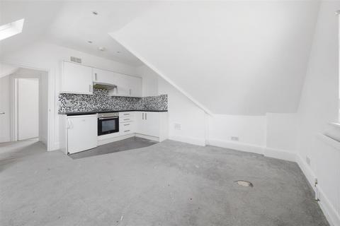Flat C, 25 Park Avenue, London, NW2 5AN