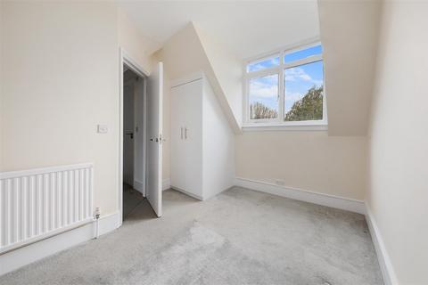 Flat C, 25 Park Avenue, London, NW2 5AN