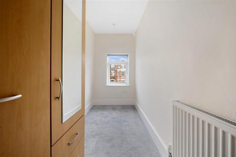 Flat C, 25 Park Avenue, London, NW2 5AN