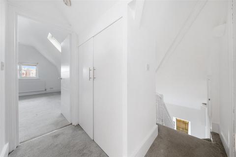 Flat C, 25 Park Avenue, London, NW2 5AN