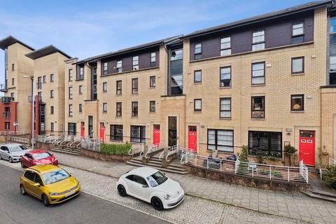 2/1, 15 Handel Place, Glasgow, G5 0TP