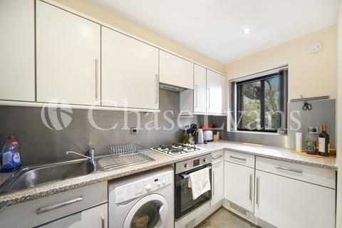 27 Horseshoe Close, London, E14 3EP