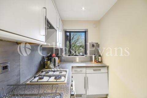 27 Horseshoe Close, London, E14 3EP
