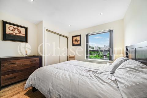 27 Horseshoe Close, London, E14 3EP